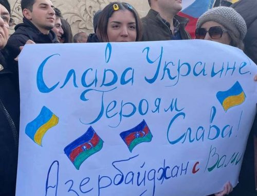 Eine Kundgebung zur Unterstützung der Ukraine findet in der aserbaidschanischen Hauptstadt statt