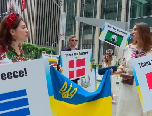 Ukrainischer Konvoi marschierte zum ersten Mal durch die Straßen von New York als Teil einer Parade zu Ehren der Einwanderer